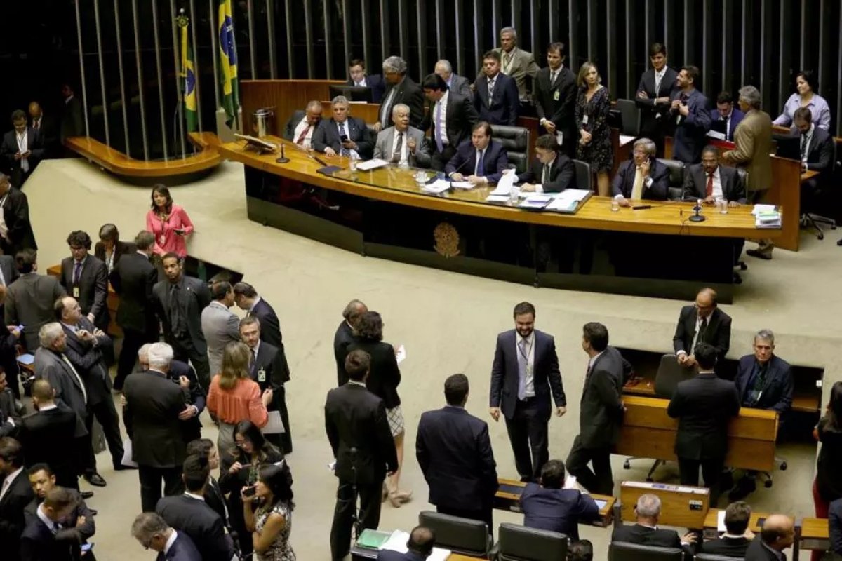 Gastos de deputados com divulgação do mandato atingiu a marca de R$ 26,1 milhões entre janeiro e maio deste ano