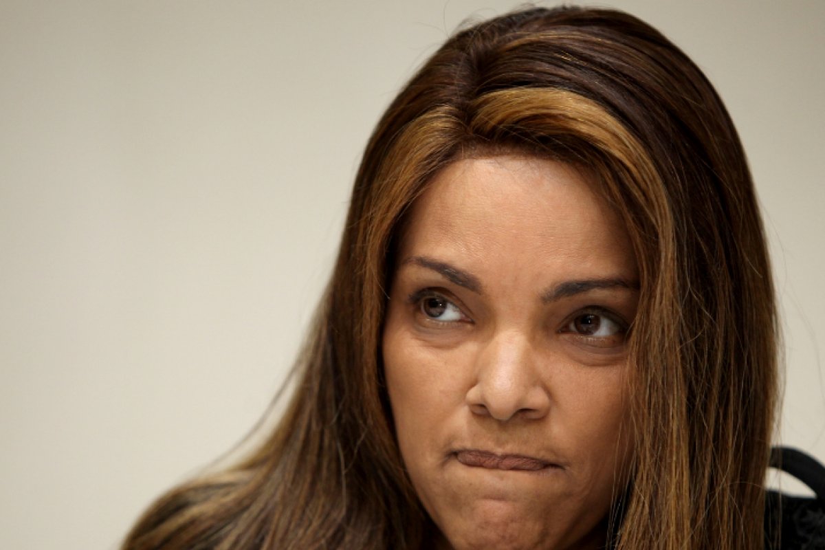 Advogado alertou a deputada Flordelis sobre busca e apreensão, momentos antes da operação