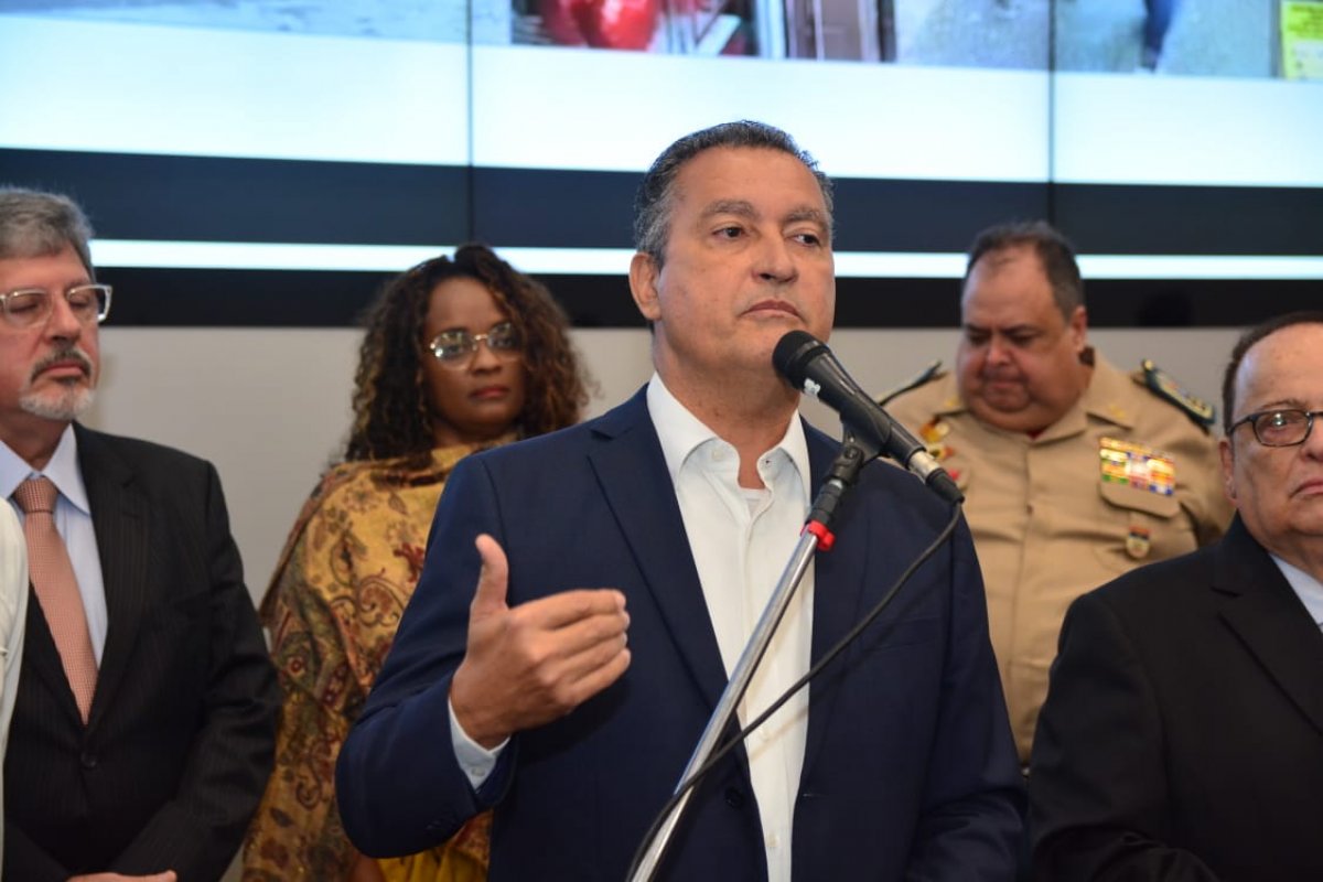 Rui Costa define economia brasileira como 'desastrosa' e chama Bolsonaro de 'ignorante'