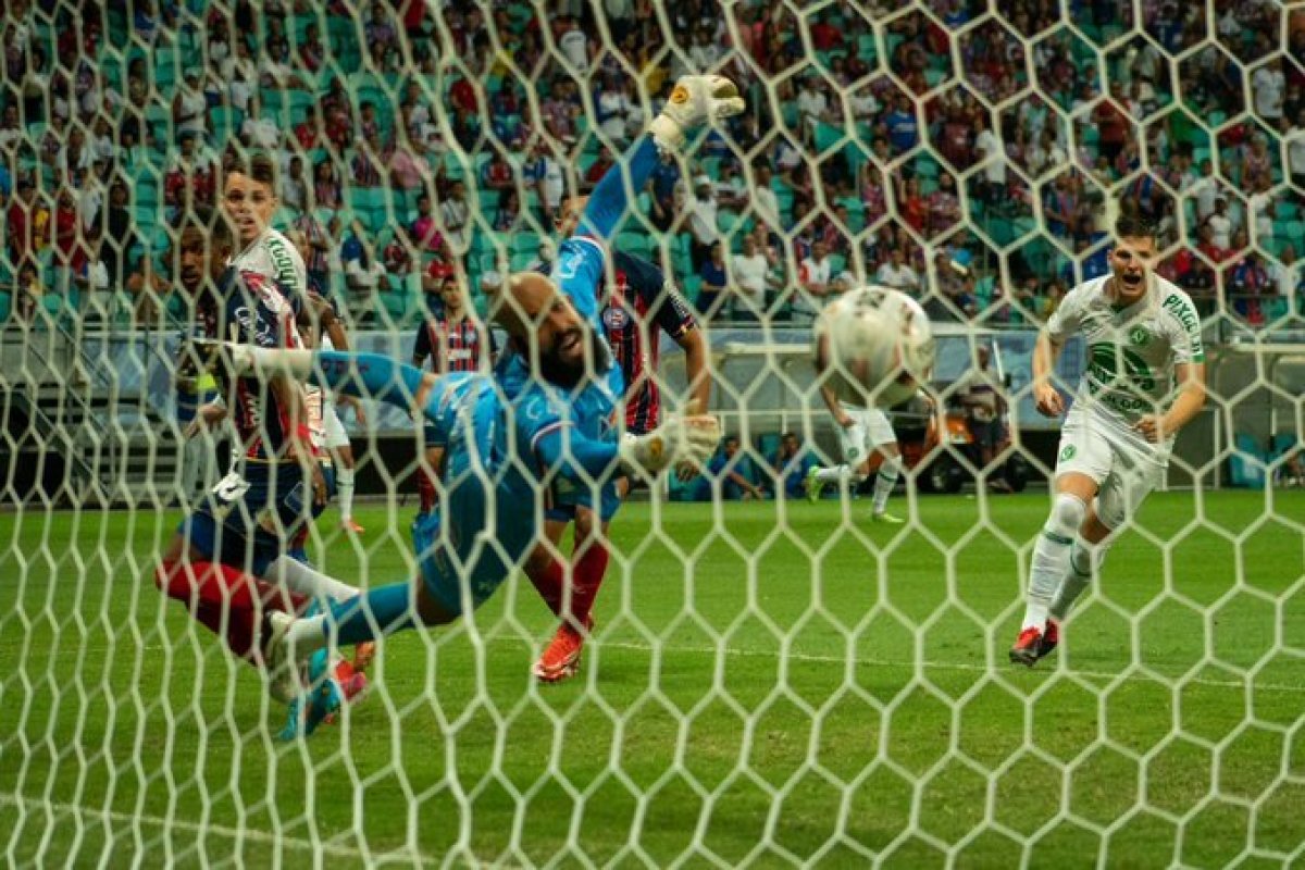 Bahia perde para Chapecoense na Fonte Nova e desperdiça chance de assumir liderança da Série B