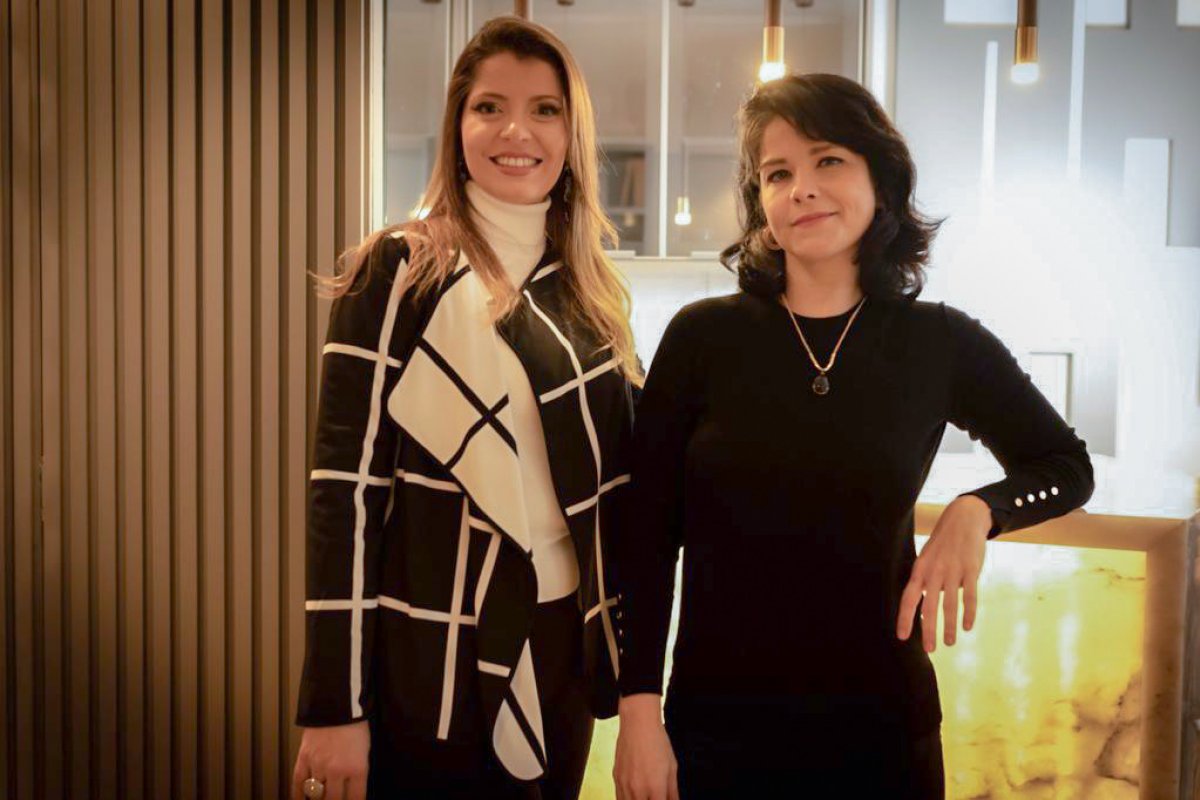 "Amo minhas filhas, mas não gosto tanto de ser mãe", revela Samara Felippo em livro!