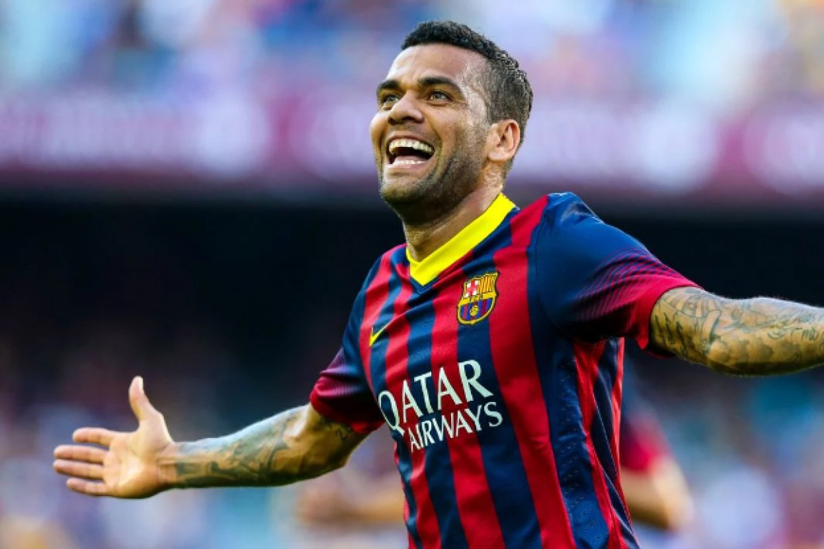 Barcelona decide não renovar vínculo com Daniel Alves