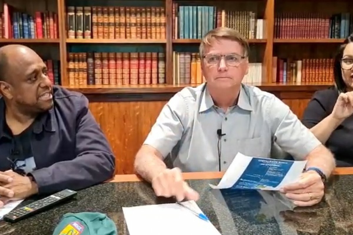 Bolsonaro critica proposta de Lula de 'desmatamento zero' em caso de eventual eleição