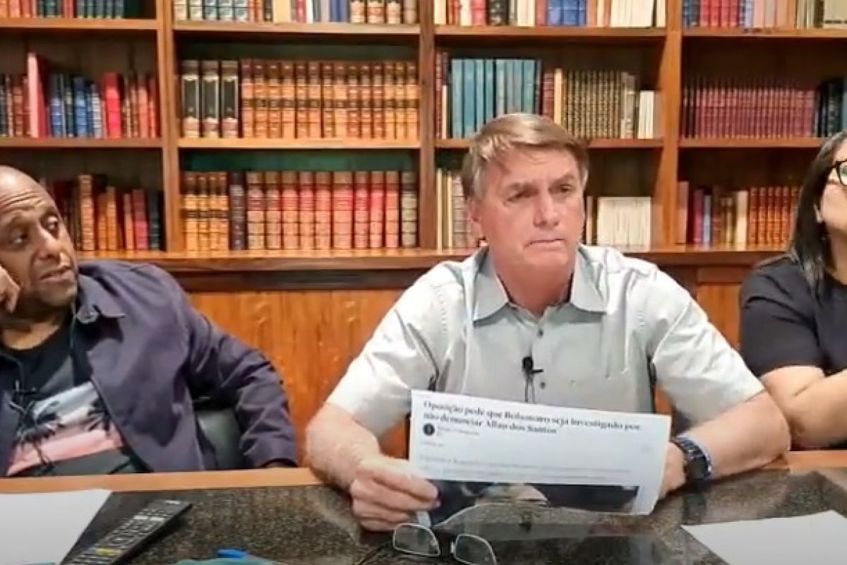"Se tivesse visto ele, teria apertado a mão dele", diz Bolsonaro se tivesse encontrado Allan dos Santos nos EUA