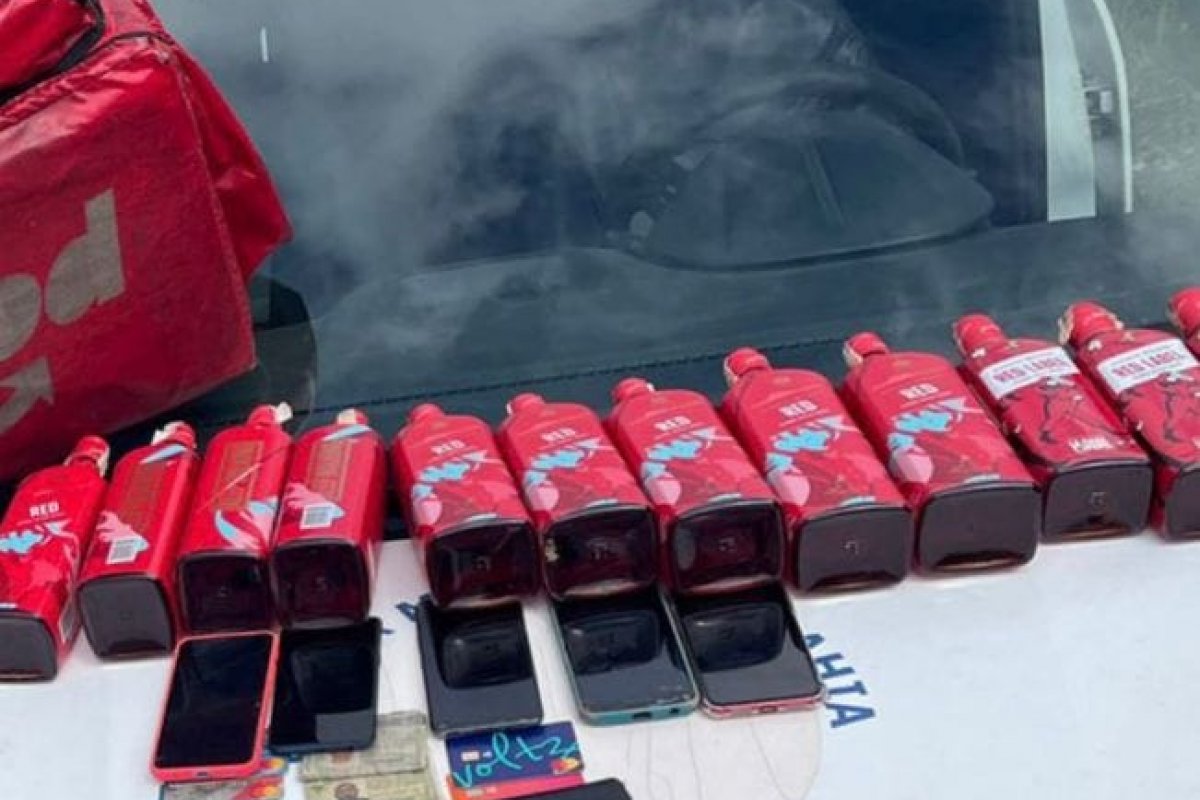 Dupla é presa por golpes com cartões falsificados em Lauro de Freitas