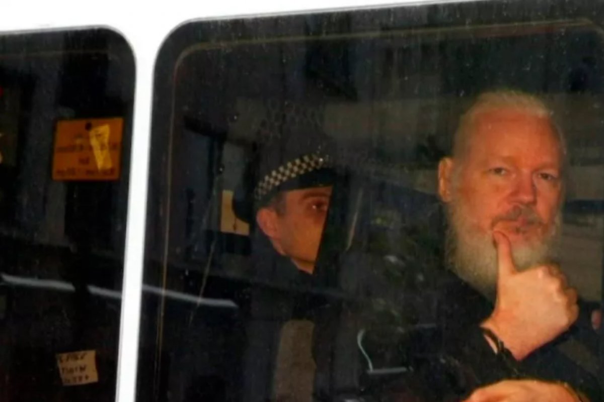 Reino Unido autoriza extradição de Julian Assange aos EUA