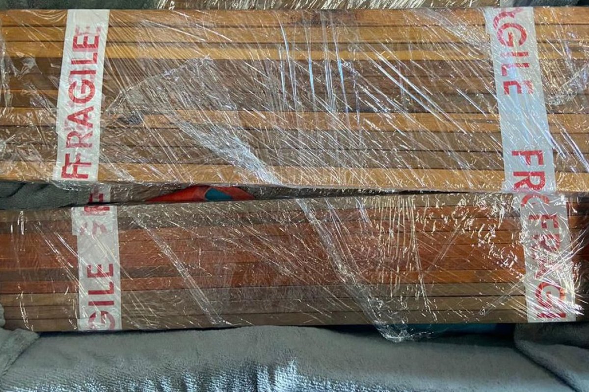 Suspeito de transporte ilegal de madeira é preso em aeroporto no Rio de Janeiro