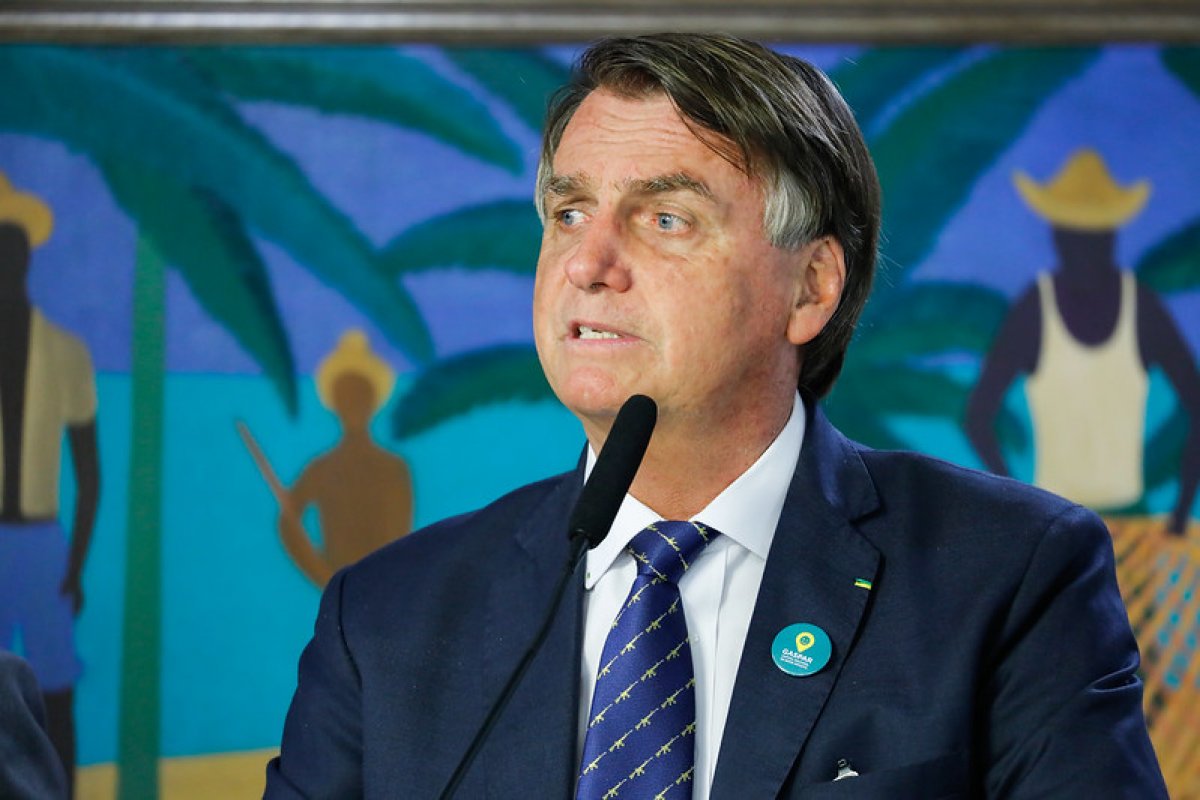 ‘Petrobras pode mergulhar o Brasil num caos’, diz Bolsonaro sobre reajuste de combustíveis