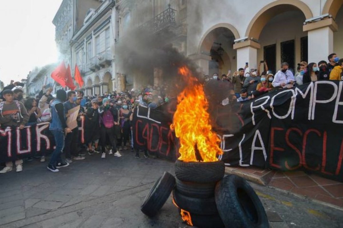 Presidente do Equador decreta estado de emergência por atos de indígenas