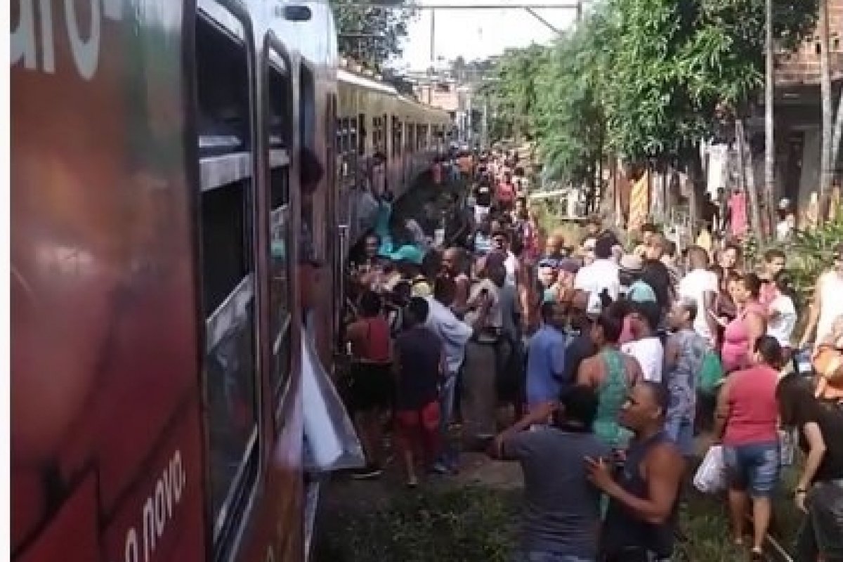 Colisão de trens no Subúrbio Ferroviário deixa ao menos 47 feridos