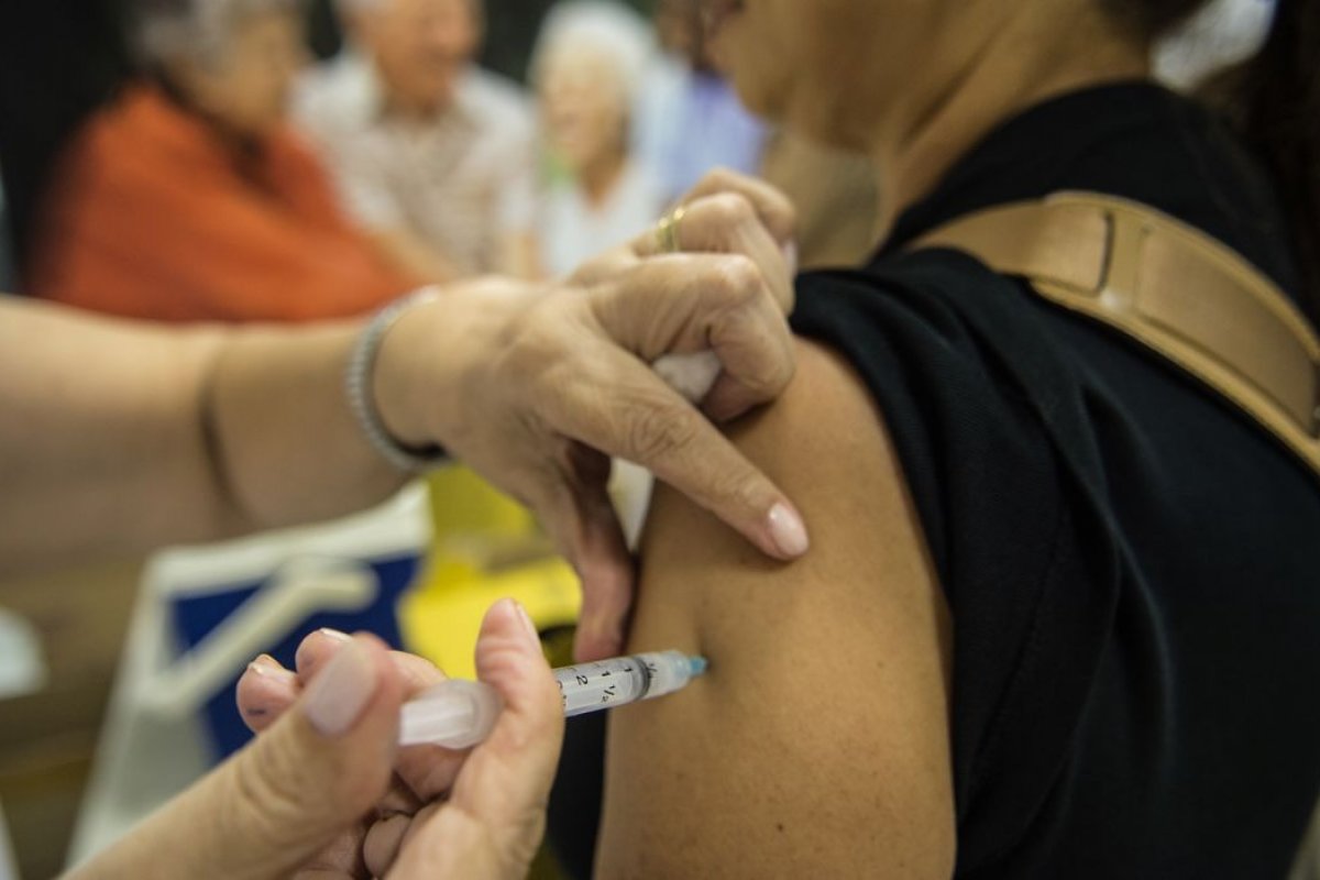 Baixa adesão à vacina contra gripe preocupa Ministério da Saúde
