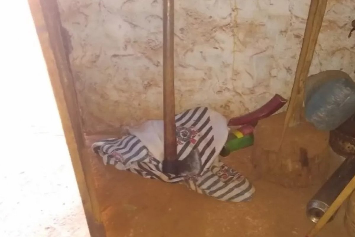 Homem mata esposa com golpes de machado na Bahia