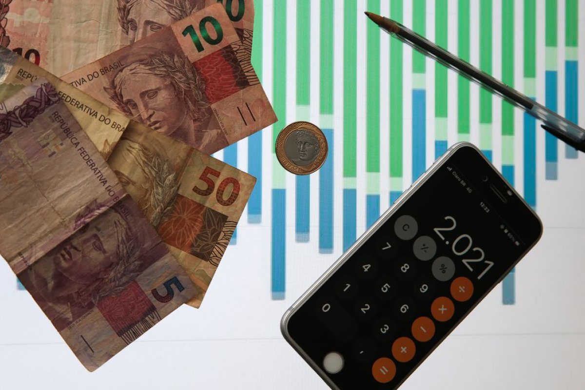 Queda da renda dos 40% mais pobres está relacionada a inflação, aponta boletim