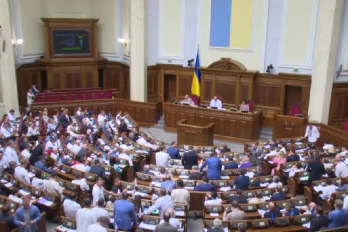 Parlamento ucraniano proíbe circulação de música e livros da Rússia