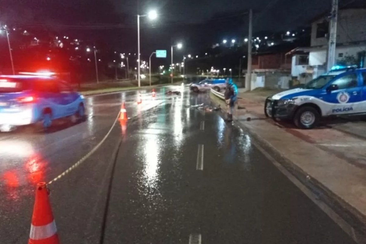Motociclista morre após bater em guard rail na Avenida 29 de Março, em Salvador