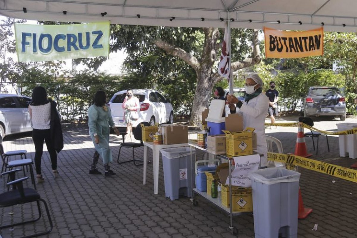 Covid-19: MP libera doses das vacinas para empresas e laboratórios clínicos