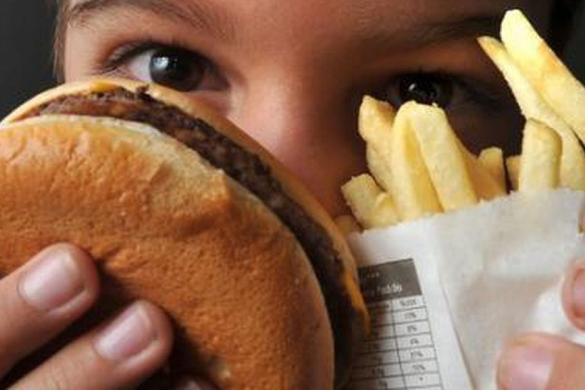 Obesidade infantil aumenta o risco de demência, diz estudo