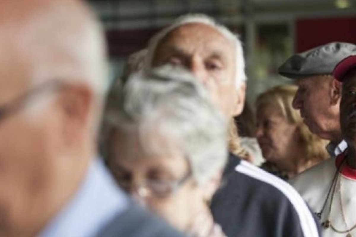 Cientistas criam exame que identifica Alzheimer em estágio inicial