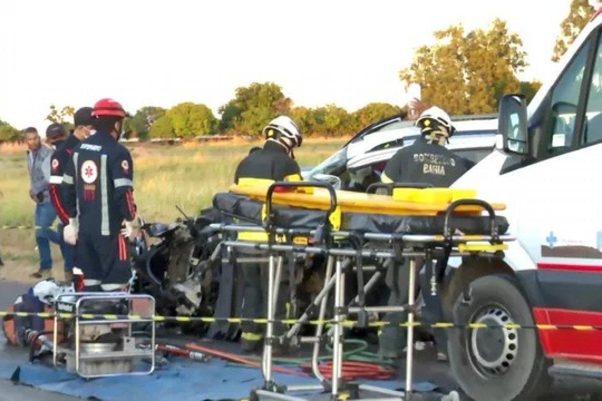 Bombeiro encontra colega entre vítimas em acidente de trânsito na BA-020