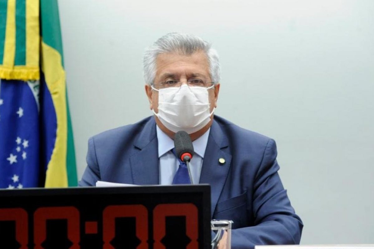 Vídeo: Bacelar confronta Isidório após falas homofóbicas