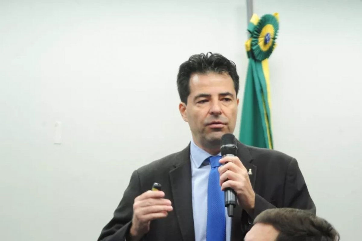 Adolfo Sachsida diz que governo não pode interferir em preços de combustíveis