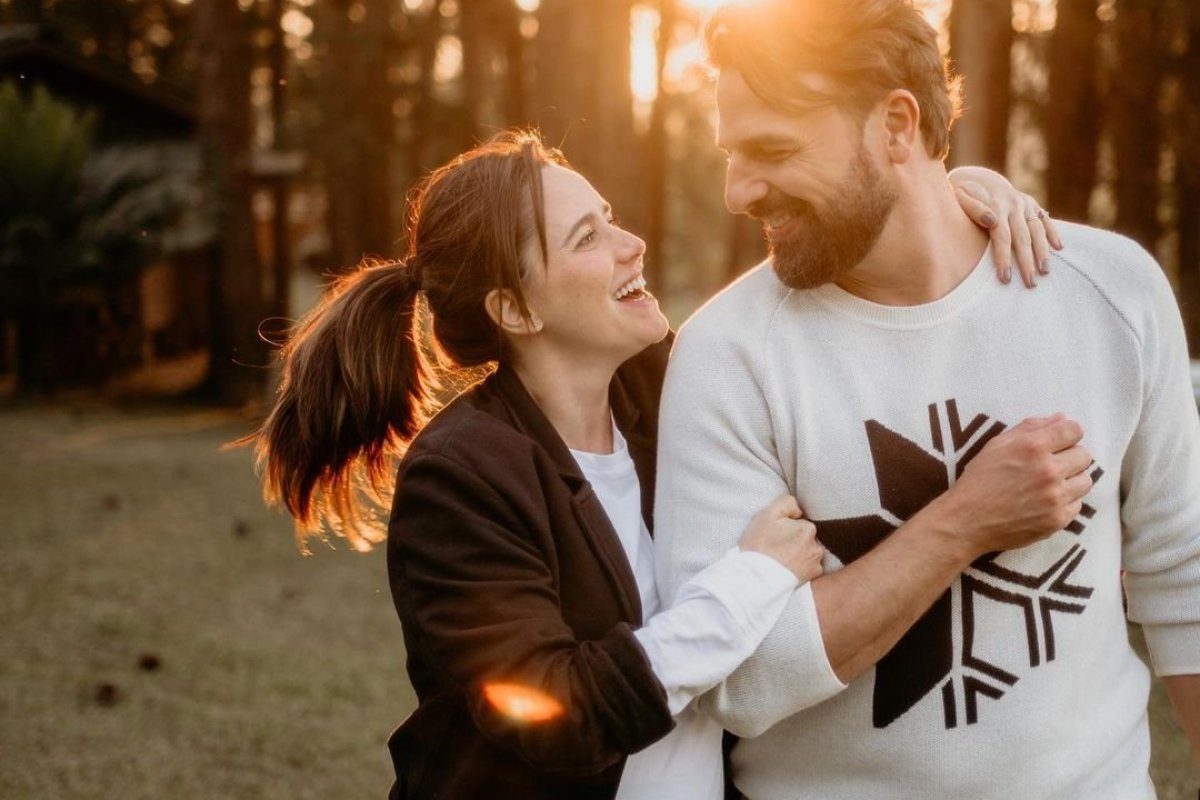 Fernanda Vasconcellos e Cássio Reis revelam nome do bebê em chá fralda beneficente, nesta sexta (24)