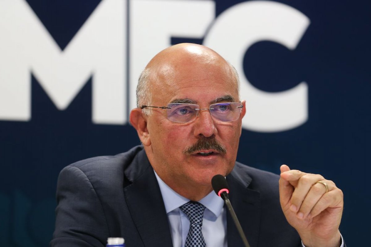 CGU encontra movimentação financeira suspeita de Milton Ribeiro durante investigação