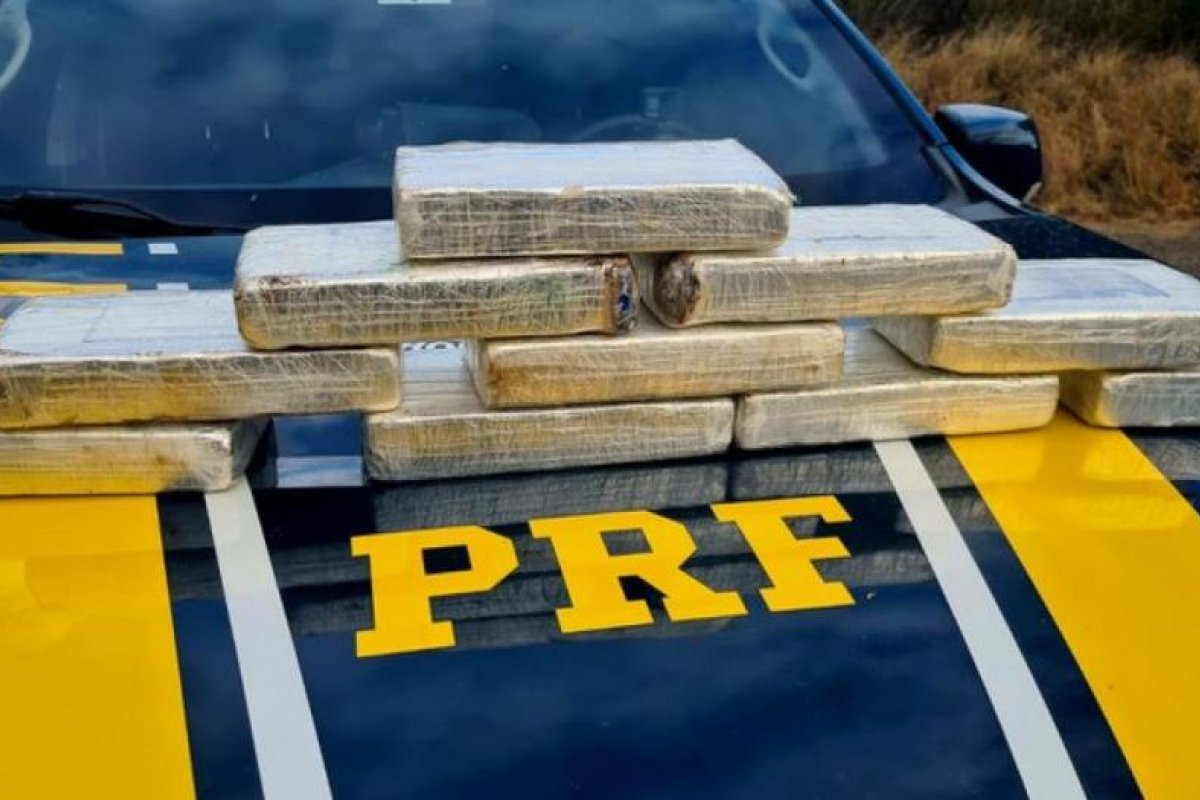 Mulher é presa com pacotes de cocaína avaliados em R$ 2 milhões