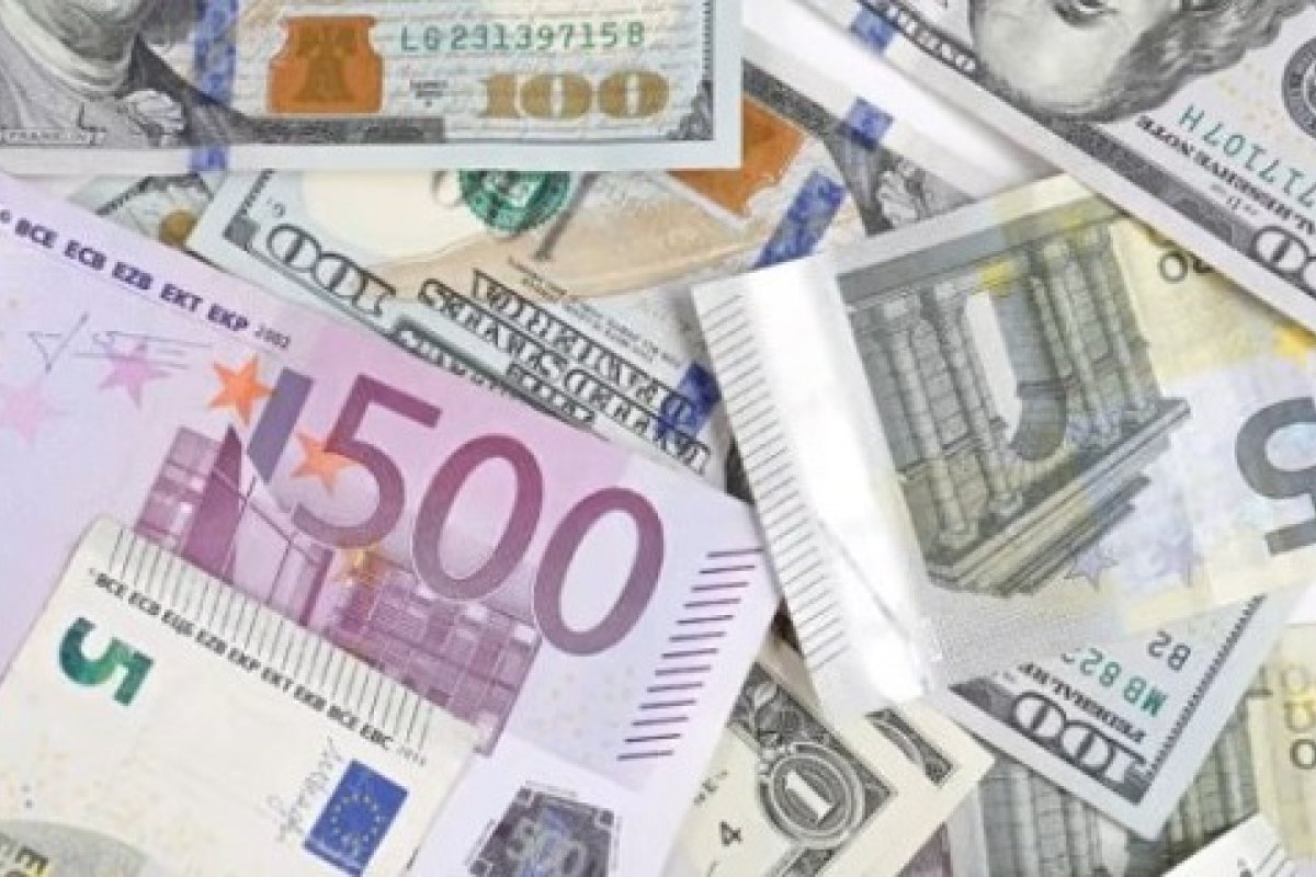 Busca por dólar e euro registra alta no primeiro semestre de 2022