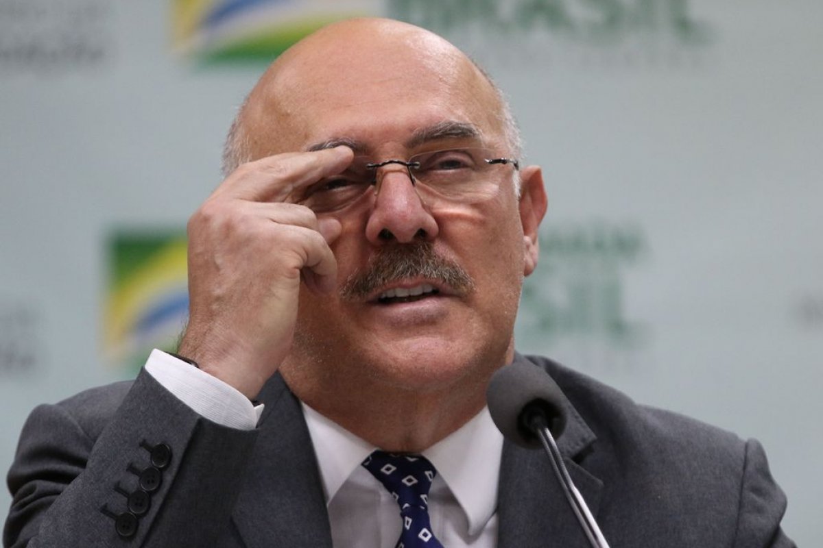 Milton Ribeiro deixa carceiragem em SP após habeas corpus