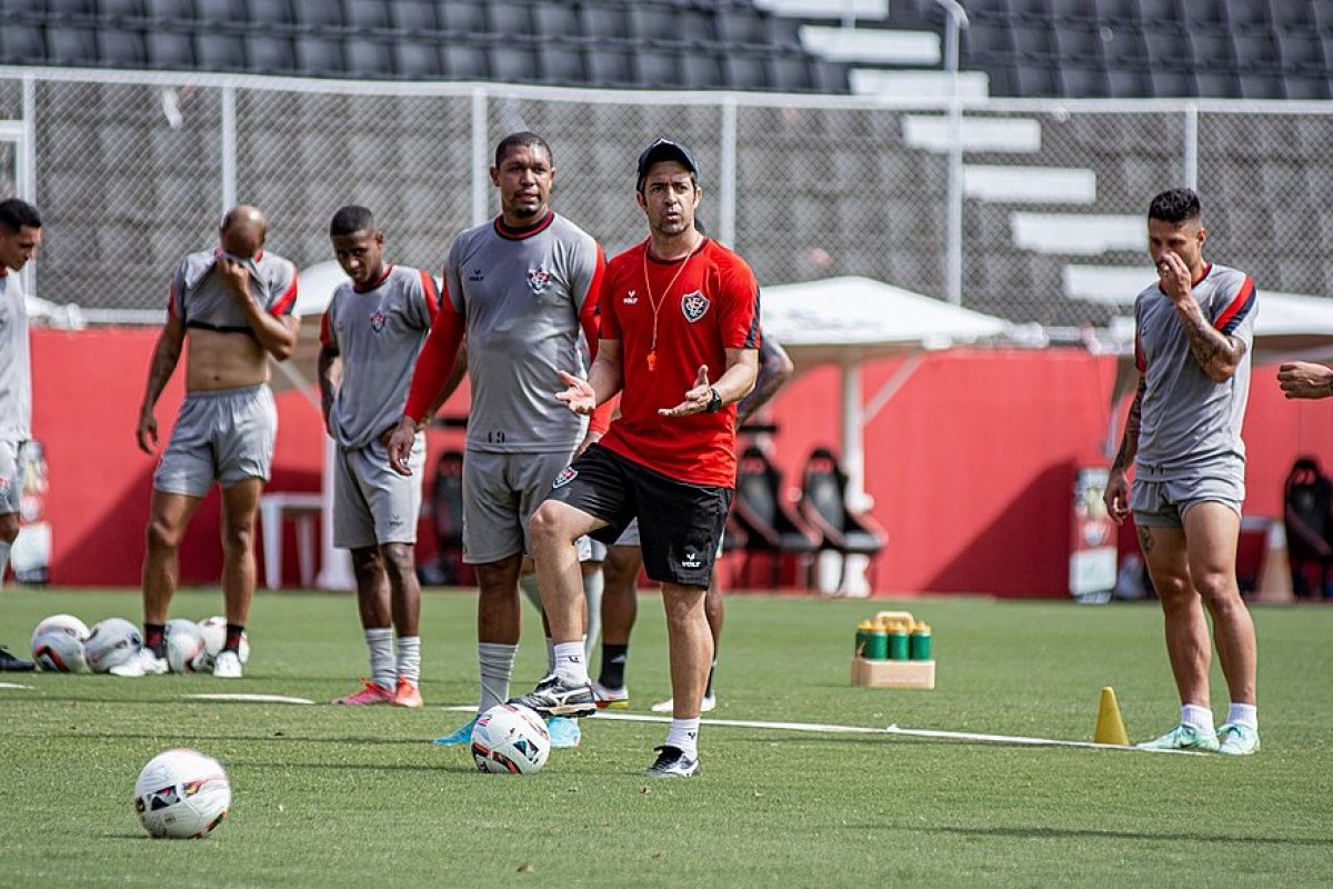Na quarta estreia de treinador na temporada, Vitória tenta triunfo para se afastar do Z-4 da Série C