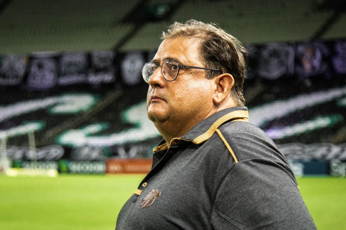Bahia demite técnico Guto Ferreira após nova derrota