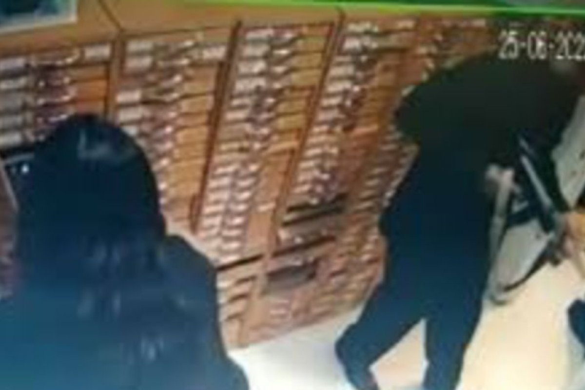 Três suspeitos são presos por participação em roubo a joalherias do shopping D. Pedro, em Campinas