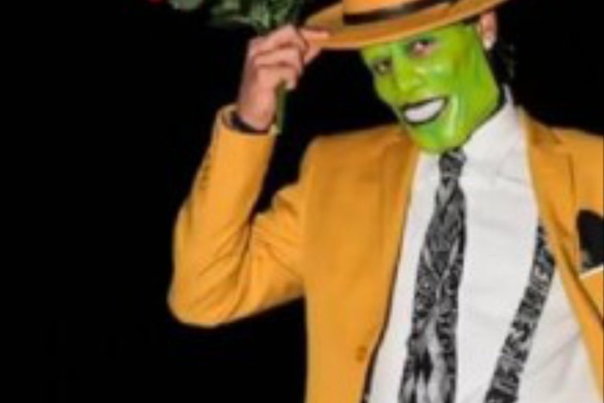 Neymar vira 'O 'Máskara' em festa de Halloween