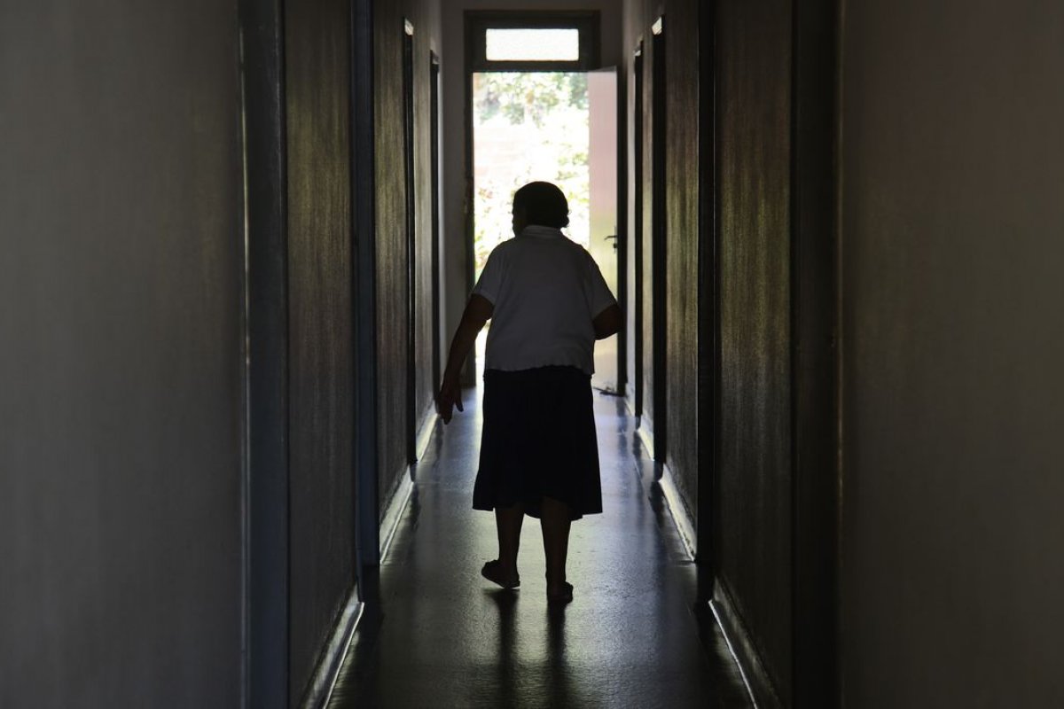 Vacinação contra gripe reduz em 40% o risco de Alzheimer, diz estudo