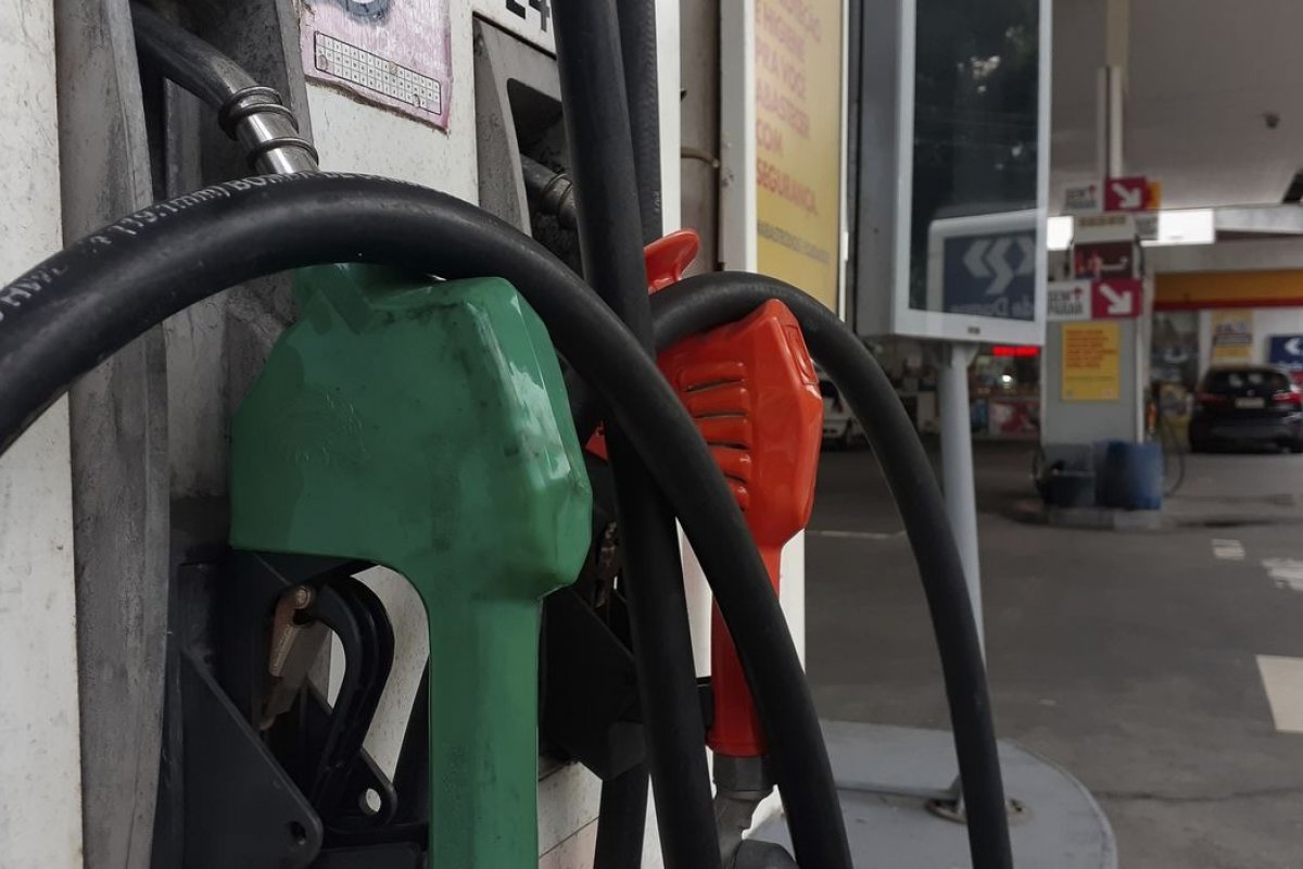 ANP aponta que preços de gasolina e diesel superam R$ 8 na maioria dos estados