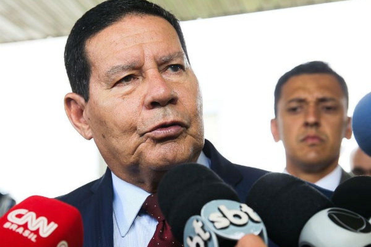 ‘Não deve progredir’, diz Mourão sobre CPI do MEC