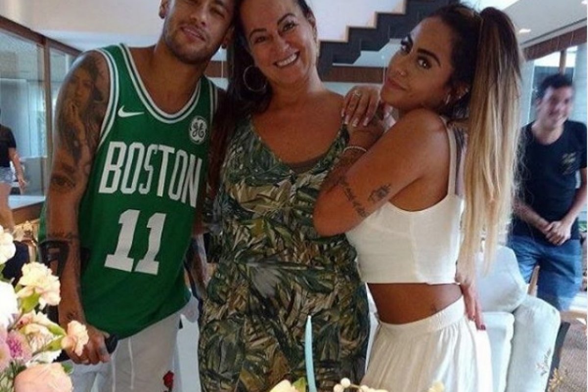 Caso Neymar: mãe e irmã se posicionam e defendem jogador