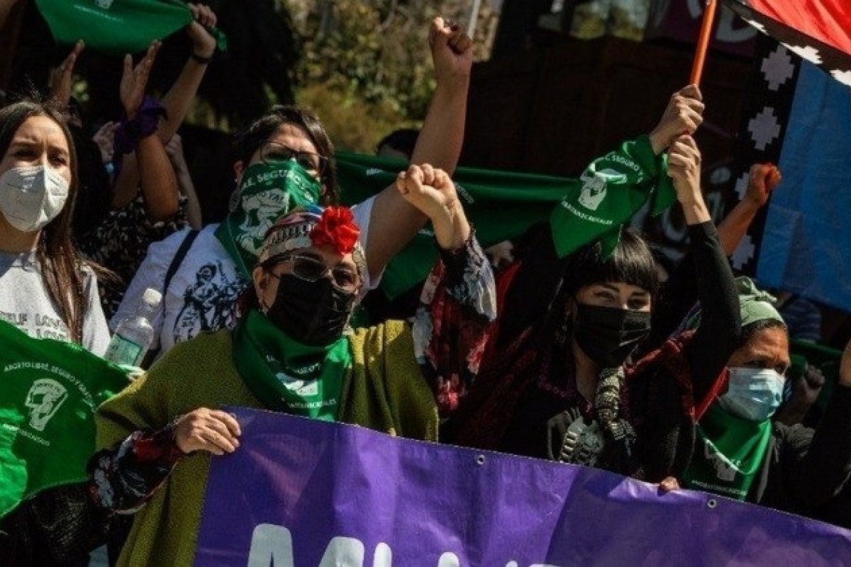 Direito ao aborto é incluído no projeto de Constituição do Chile