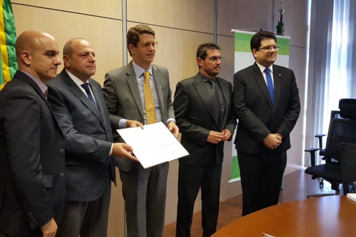 Governo assina acordo para descarte apropriado de eletrônicos