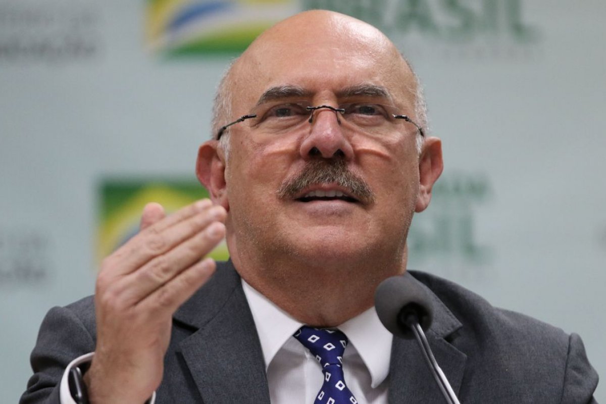 Estrutura do MEC não dava poder para Ribeiro favorecer pessoas, aponta Defesa