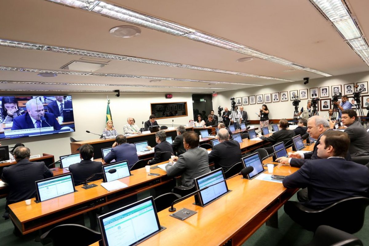 Conselho de Ética vota sete processos por quebra de decoro nesta quarta (29)