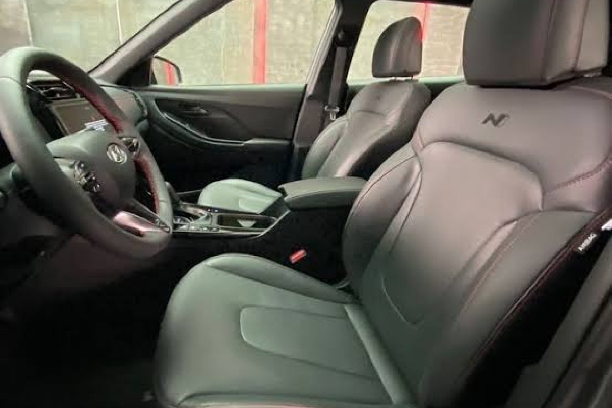 Hyundai Creta 2023 ganha opção de teto panorâmico e comandos de voz