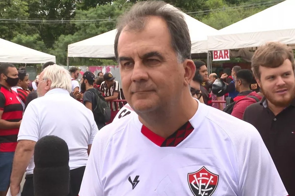 Presidente do Vitória diz que clube está ‘no fundo do poço’
