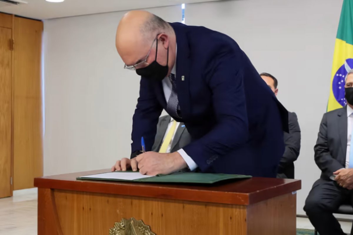 Advogado de Milton Ribeiro pede que TRF anule decisão de 1ª instância que o levou para prisão