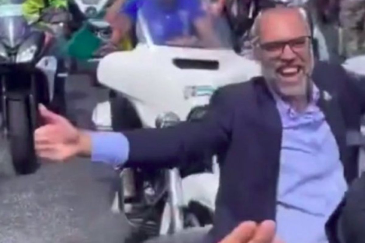 Bolsonaro pede que STF arquive investigação sobre motociata com Allan dos Santos nos EUA