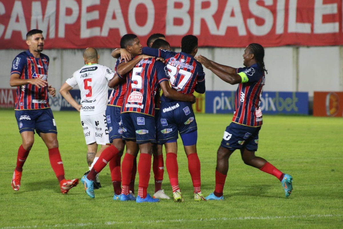 Vídeo: Depois de três derrotas seguidas, Bahia bate Brusque e volta a vencer na Série B; confira os gols