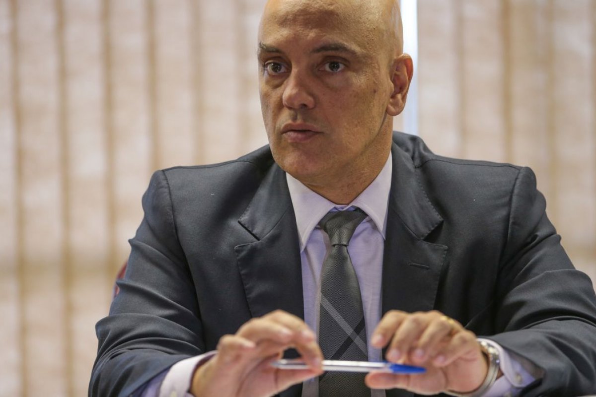 Moraes encaminha pedido de investigação à PGR sobre suposta interferência de Bolsonaro na PF