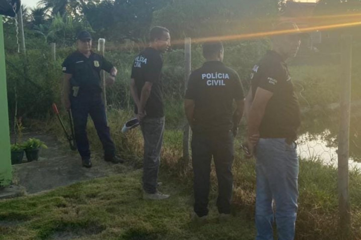 Mulher é presa por aliciar adolescentes para homem que fingia ser pai de santo na Bahia
