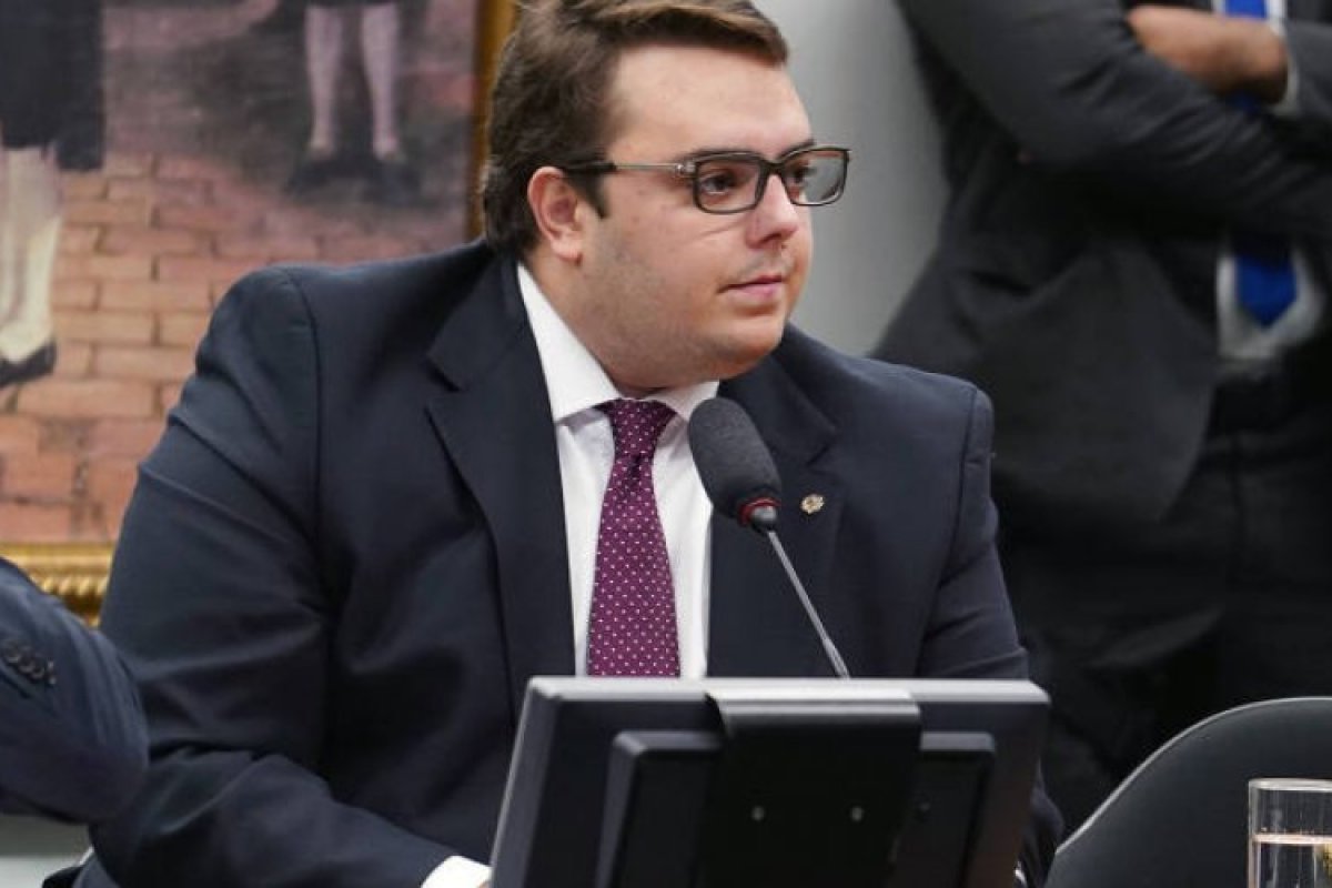 CCJ prepara análise de projeto que antecipa a aposentadoria de ministros do STF